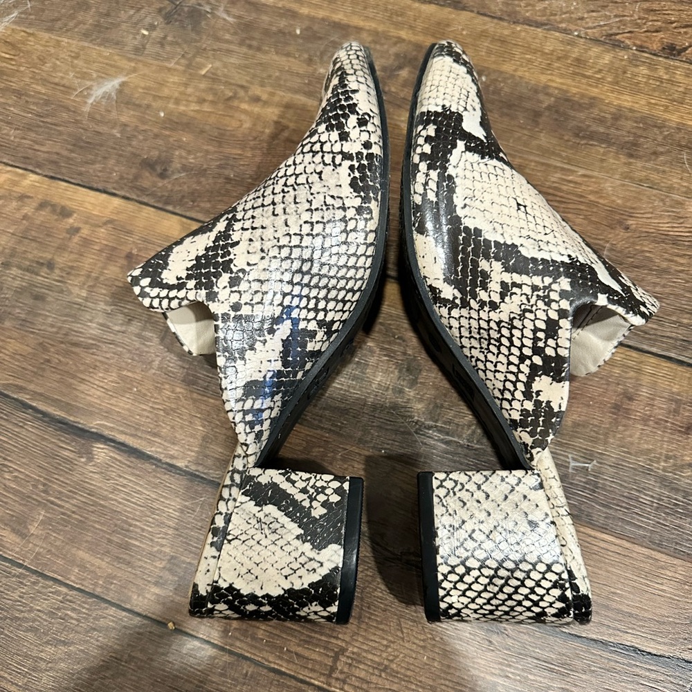 Snakeskin heeled Mules